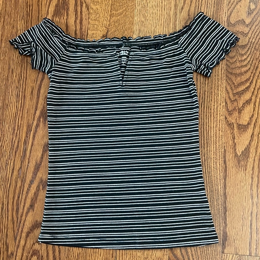 Aeropostale black and white striped top small